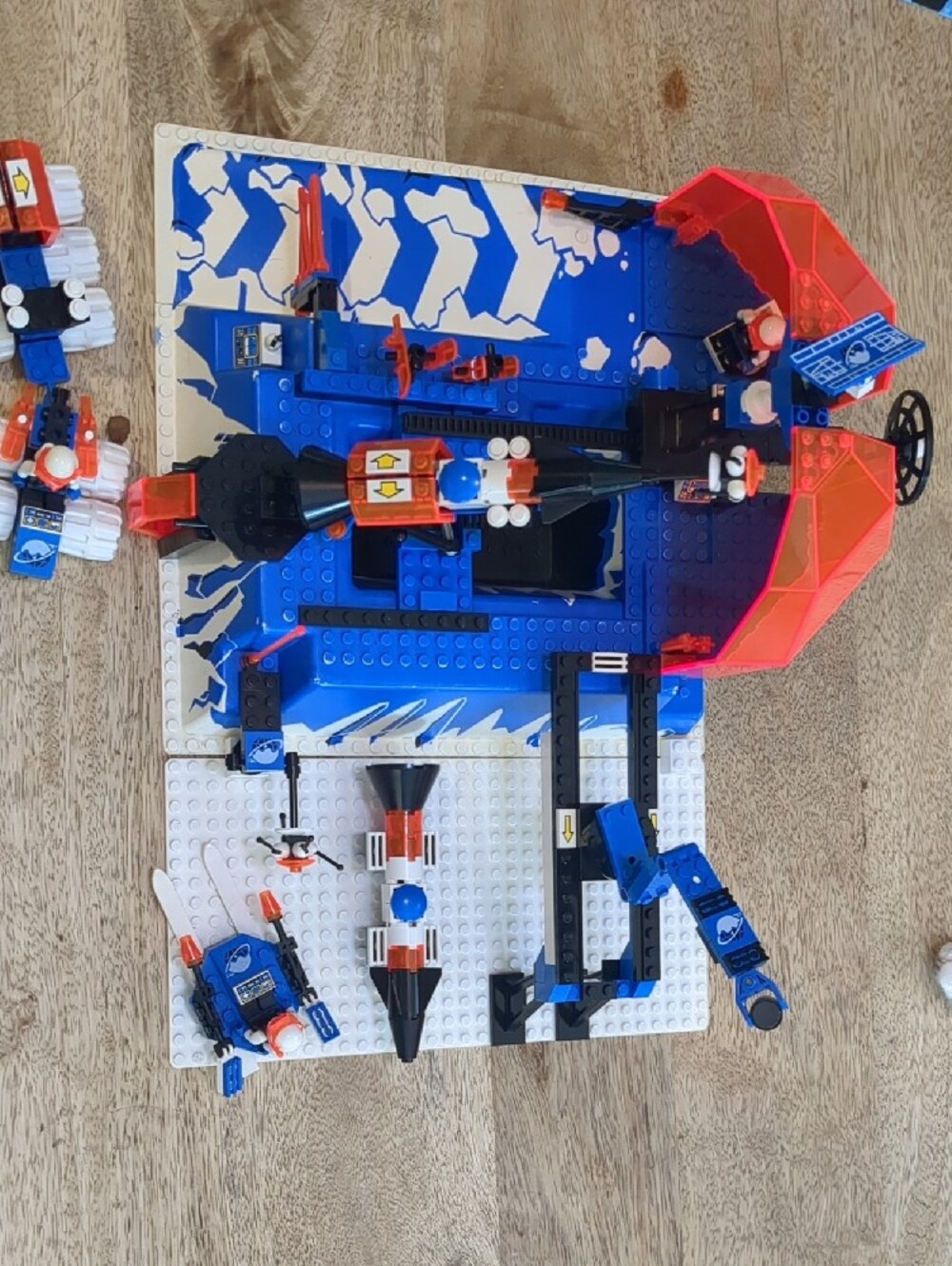 LEGO 6983 Ice Station Odyssey - RARE - Picture 8 of 15